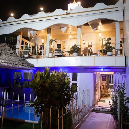 Hotel Afrikando Royal Castle
